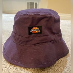 Dark purple dickies bucket hat (uo exclusive)